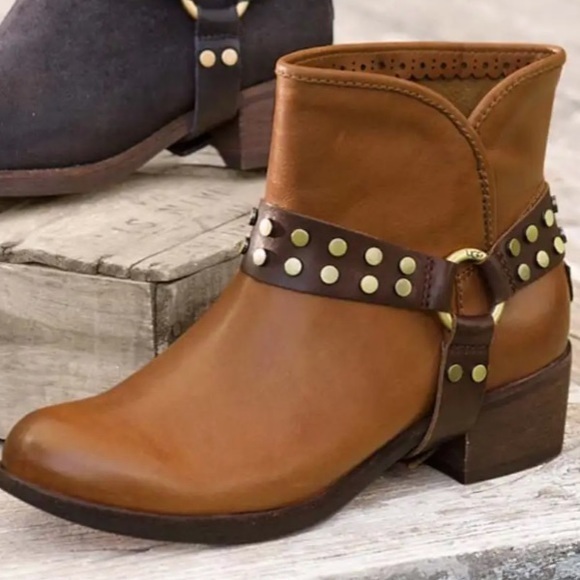 UGG Shoes - UGG Darling Harness Whisky Leather Ankle Boots